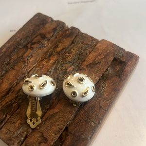 GUC Lisner Vintage Clip-On Earrings Paisley Design